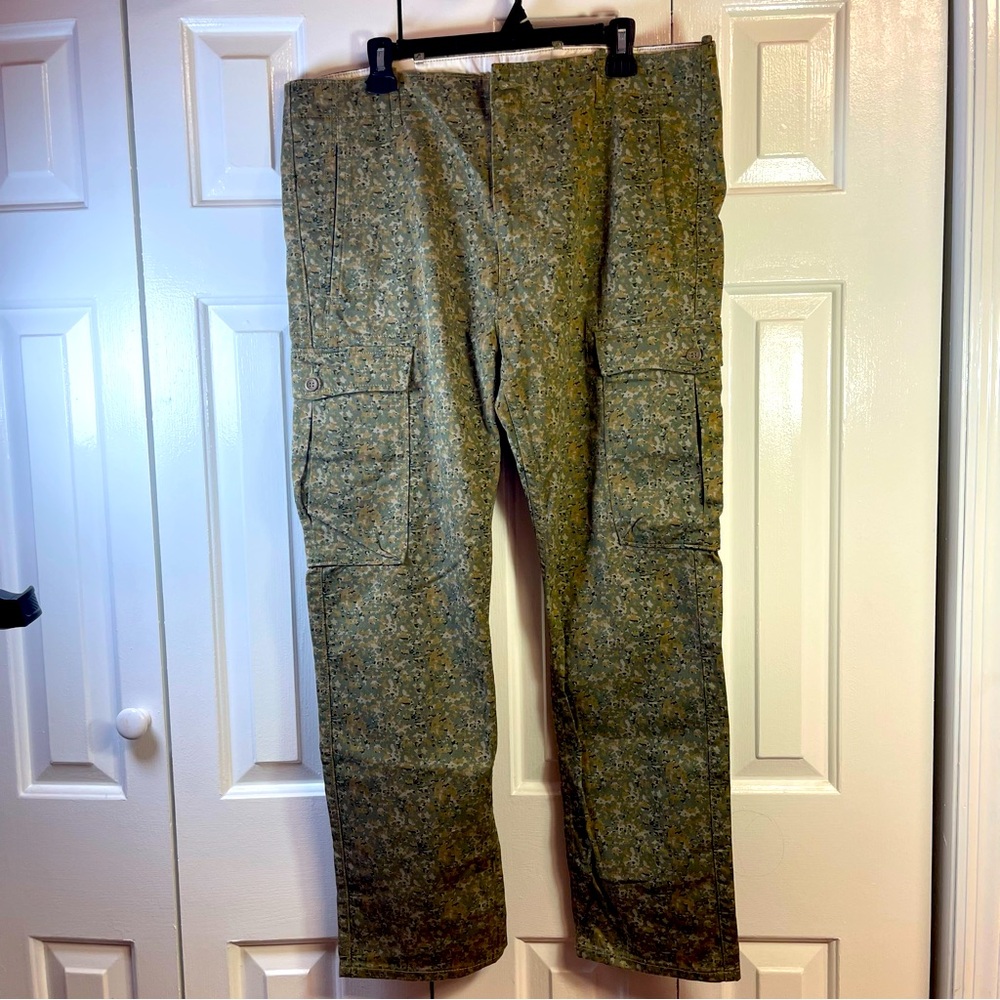 Levi's slim straight men's cargo pants‎ size 36/30 NEW with tags M1
